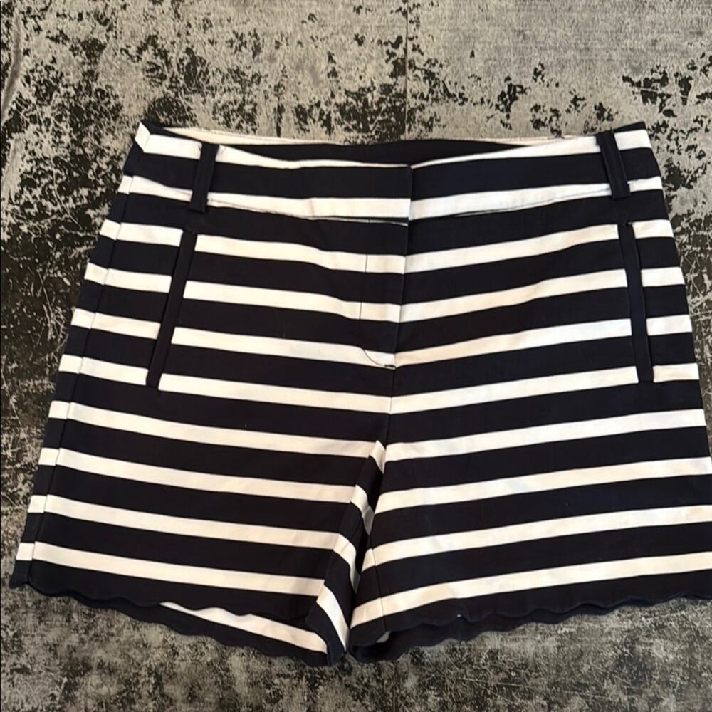 Anne Klein Navy/White Striped Scalloped Hem Shorts 5" Inseam Size 6